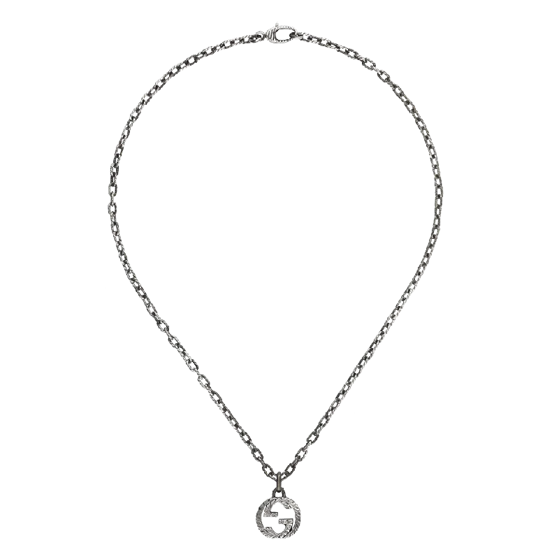 Quartz healing necklaces-Gucci Interlocking Silver Pendant Necklace