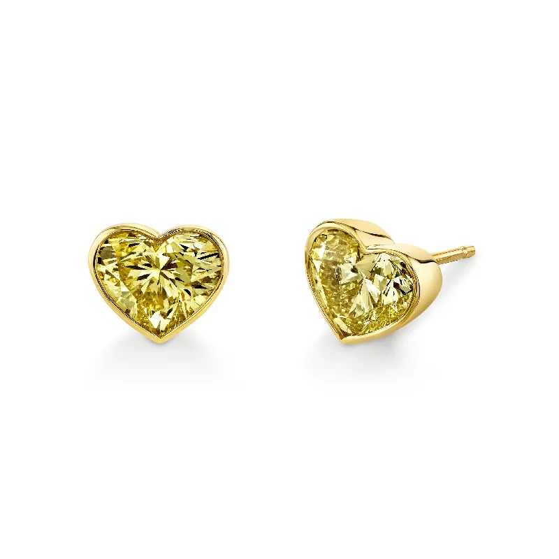 Small dot earrings-Heart Shape Earring Stud