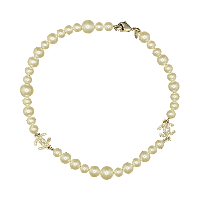 Emerald gem necklaces-Chanel White Pearl Short Necklace