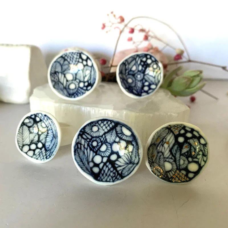 Oval gem rings-Blue hand painted ‘sea foam ’ porcelain ring